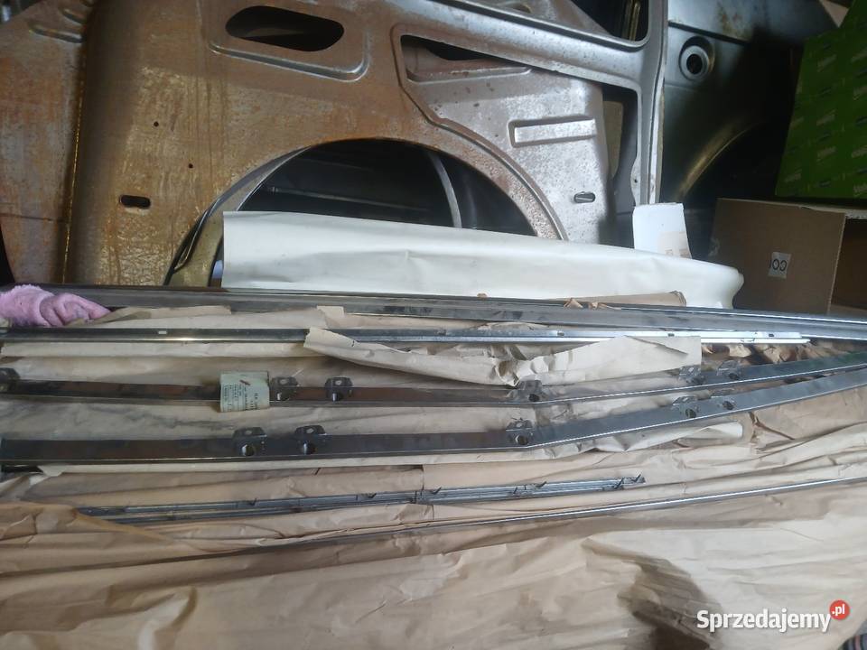 Listwa górna atrapy bumerang do fiata 125p ST