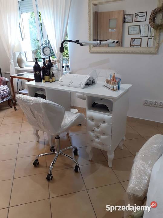 Recepcja Nowość z wnęka na nogi nowa Gowidlino