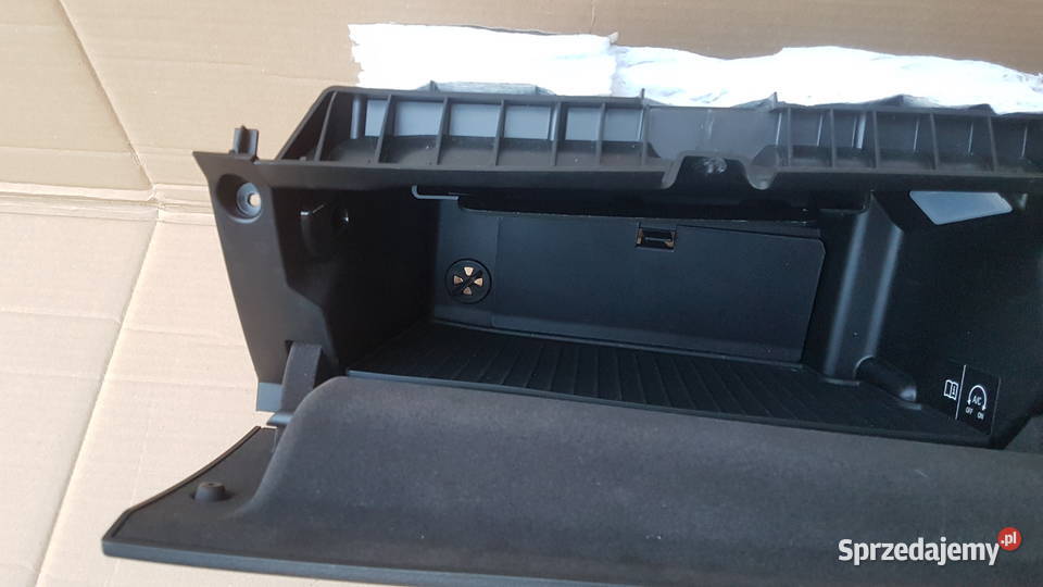 BMW 218d seria 2 F45 Active Tourer schowek prawy Wyposażenie wnętrza dolnośląskie