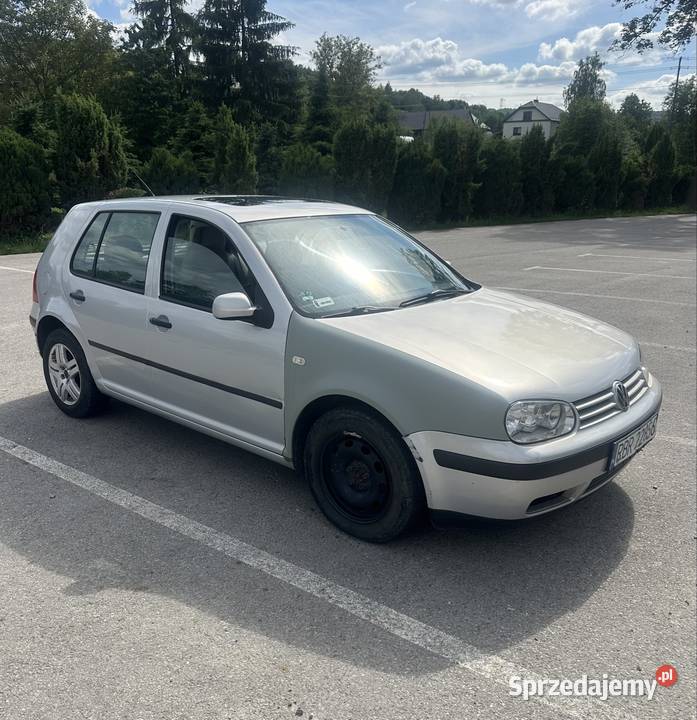 Volkswagen Golf IV 16 benzyna 1999r manualna Golf Pilzno