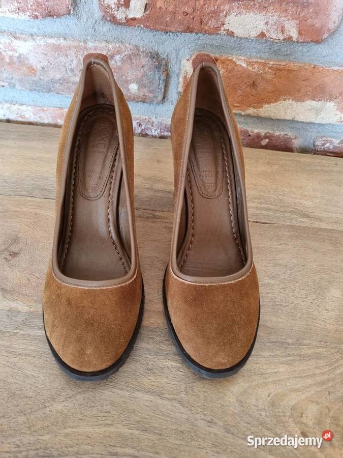 Zamszowe czółenka na obcasie Next skóra