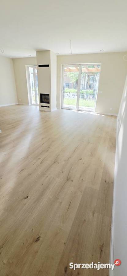 Dom na ogrodzonym osiedlu