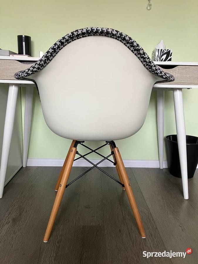 Designerski fotel wzory krzesło materiał czarny Nisko