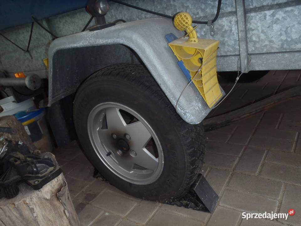 Przyczepa jednoosiowa zabudowana zamykana na towarowe Polkowice