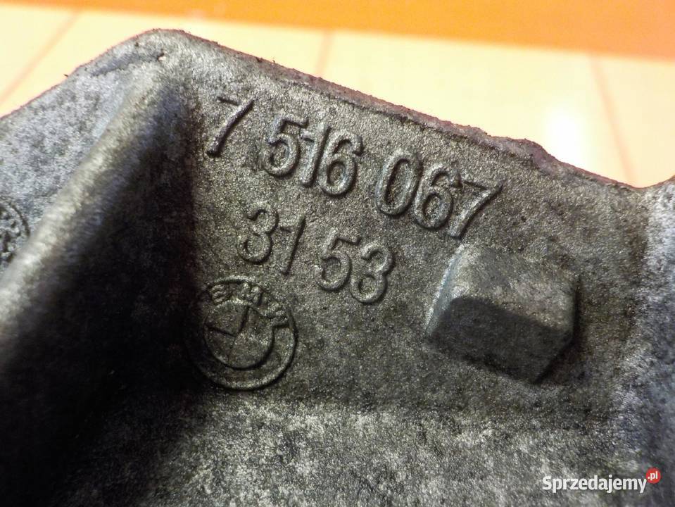 BMW X3 E83 E46 E60 E87 E90 20 D 07r 150 M47 Podpory Suków