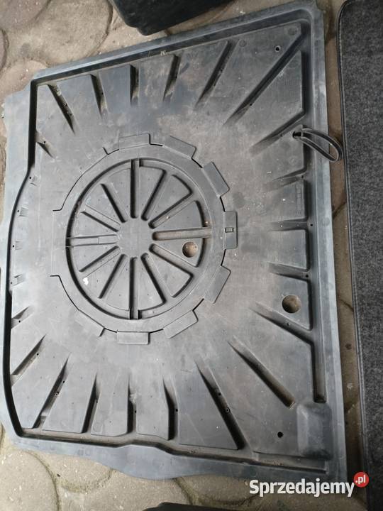 Mercedes 190 wyposażenie bagażnika pokrywa miska osobowe Części samochodowe Skarżysko-Kamienna