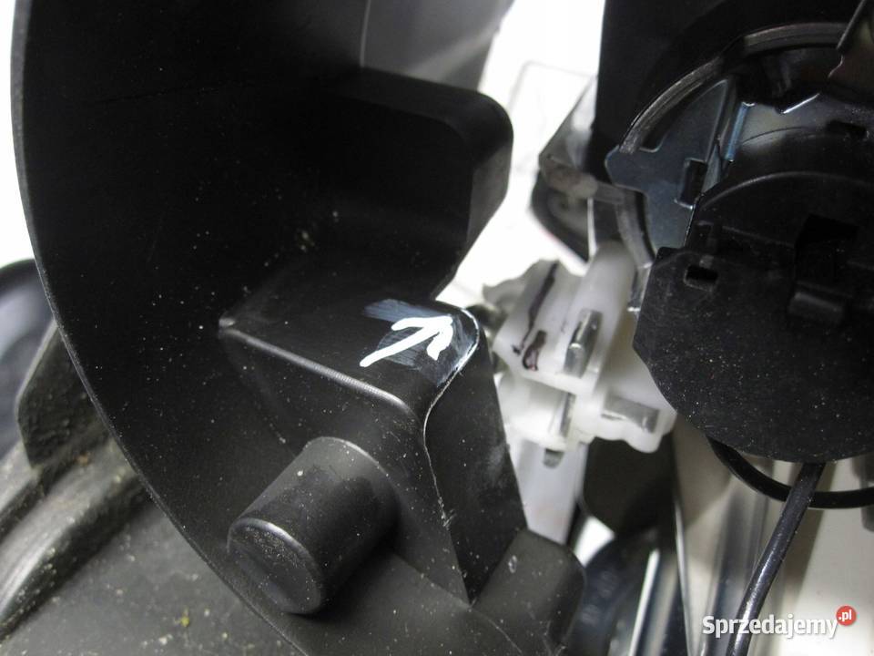 NISSAN QASHQAI I LIFT 12r lampa prawa przód osobowe Kielce