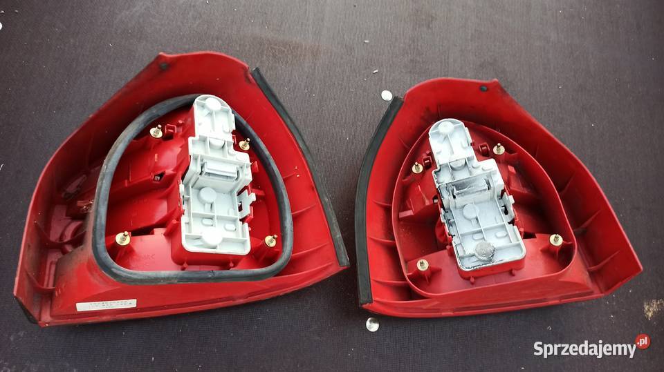 Lampy tylna Audi A6 C5 delikatne pęknięcia kmpl Dębica