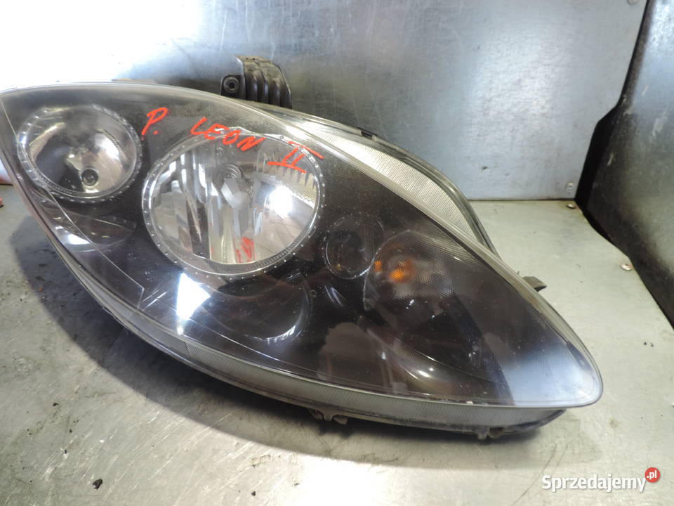SEAT LEON 2 II REFLEKTOR LAMPA PRAWY PRZÓD