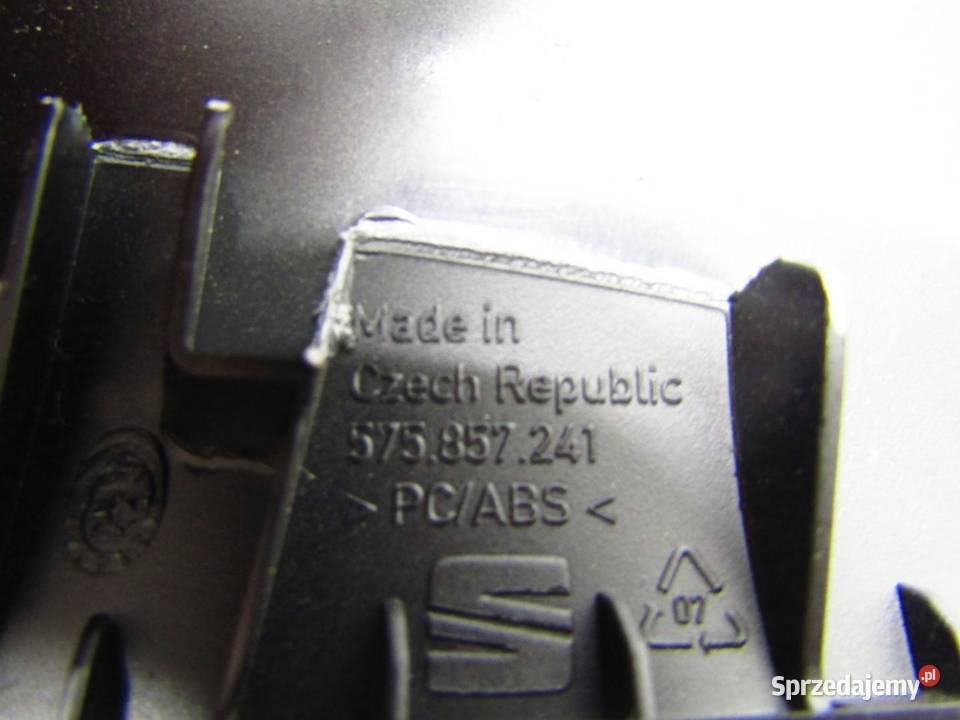 RAMKA OSŁONA LICZNIKA SEAT ATECA 575857241