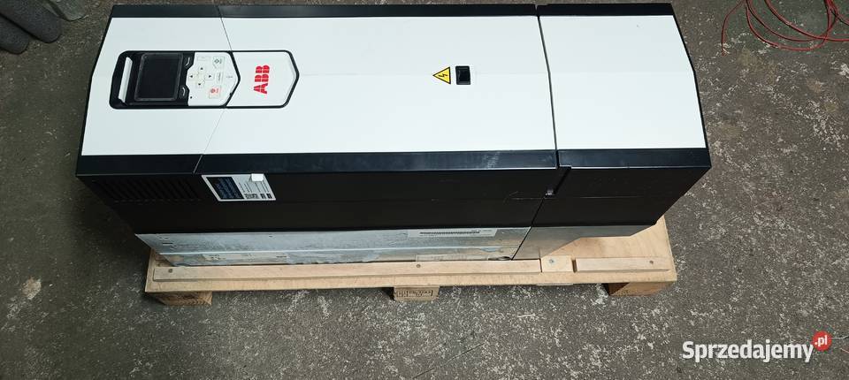 Falownik ABB ACS880 01 145A 3 E200 k473 145A Produkcja Wiązów