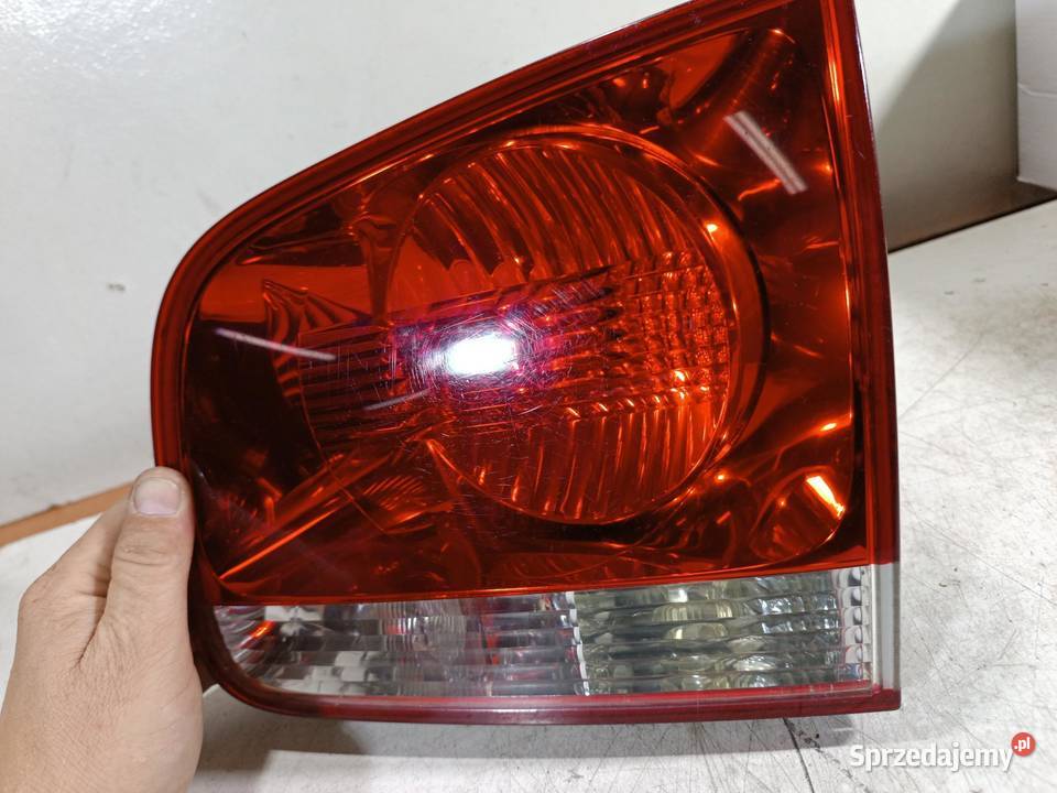 LAMPA W KLAPĘ PRAWY TYŁ VOLKSWAGEN TOUAREG Lampy tylne