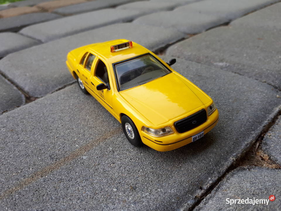 Ford Crown Victoria NYC Taxi 143 małe tablice Modelarstwo podkarpackie Tywonia