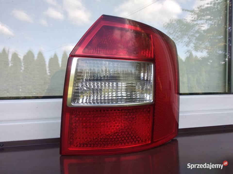 Audi A4 B6 kombi Avant lampa tył tylna prawa Lampy tylne Sieradz