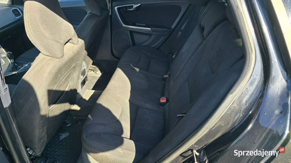 Volvo V60 Lekko Uszkodzony sprawny Jeżdżący I wielofunkcyjna kierownica