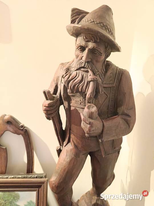 Stara drewniana rzeźbiona figura Myśliwego