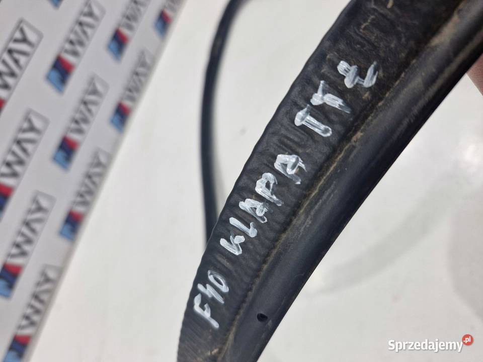 BMW1 F40 USZCZELKA TYLNEJ KLAPY BAGAŻNIKA
