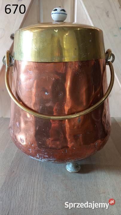 Miedziany pojemnik wiadro z przykrywką z Gawroniec