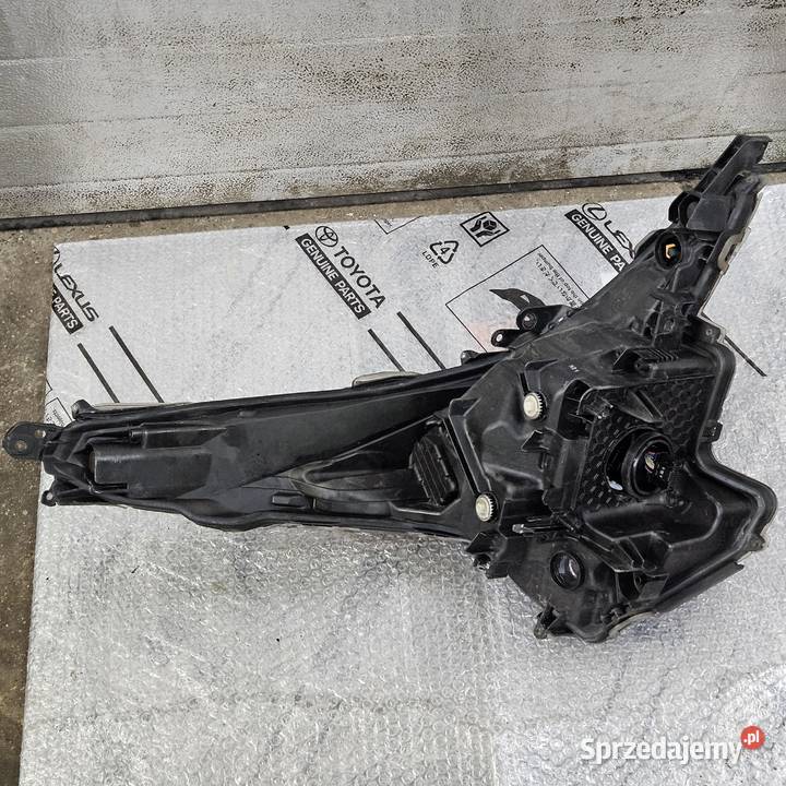 Lampa lewy przód Toyota Prius IV Full LED Ostrów Mazowiecka sprzedam