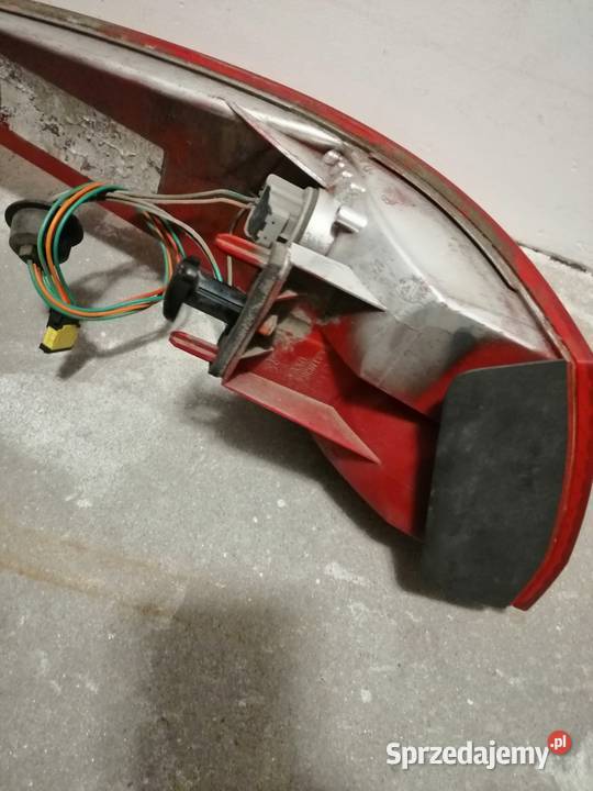 Peugeot 607 lampa prawy tył Rzgów