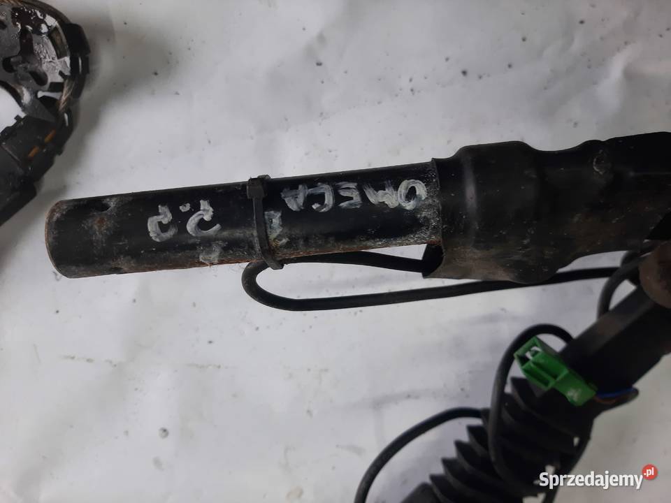 Opel Omega B C prawy napinacz pasa osobowe Ksawerów