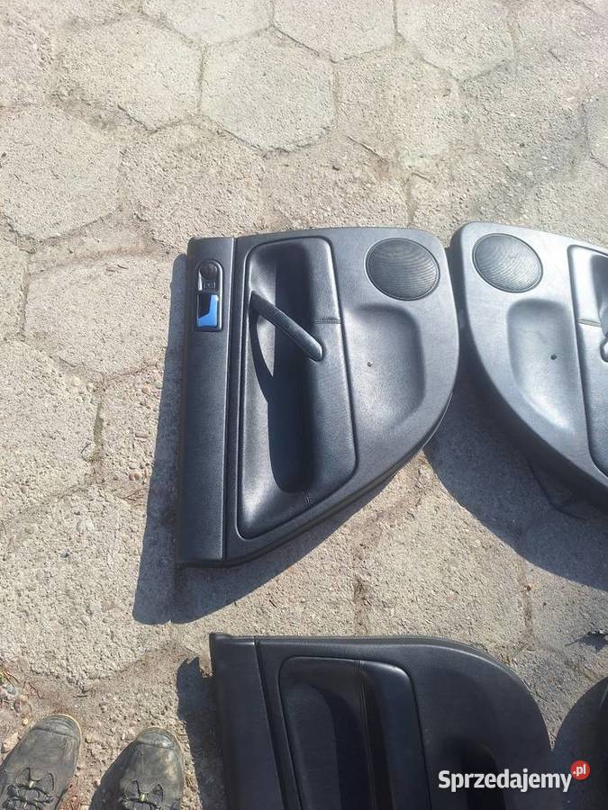 VW Passat B 5 FL Komplet Tapicerek 4 czarna Tapicerki samochodowe małopolskie Gorzyce