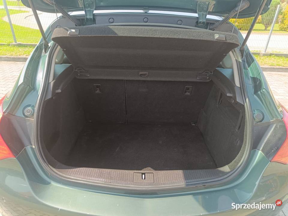 Opel Astra J Hatchback 14 Turbo ECOTEC 140 2010 Kombi Sanok