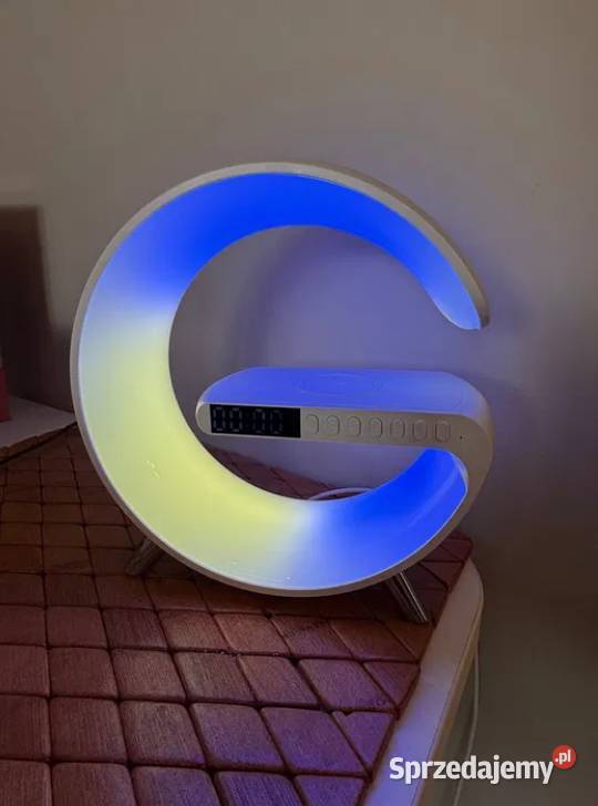 Lampka led z ładowarka indukcyjna i głośnikiem Żory