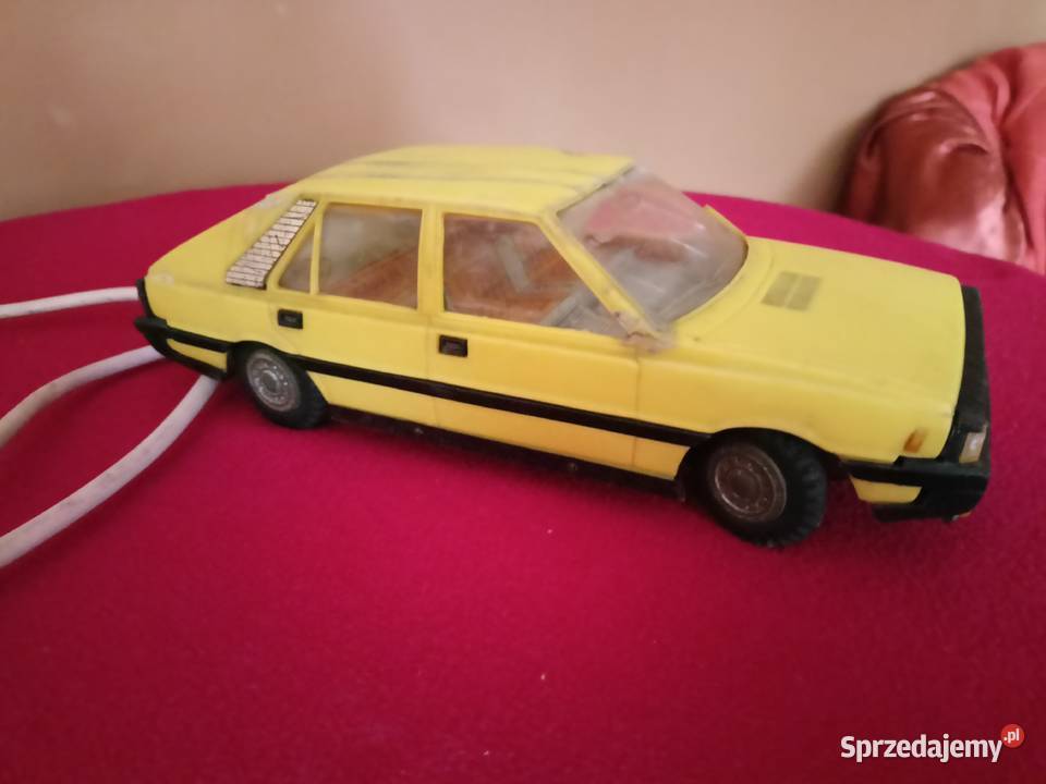 Zabawka PRL Polonez na kabel Rzeszów