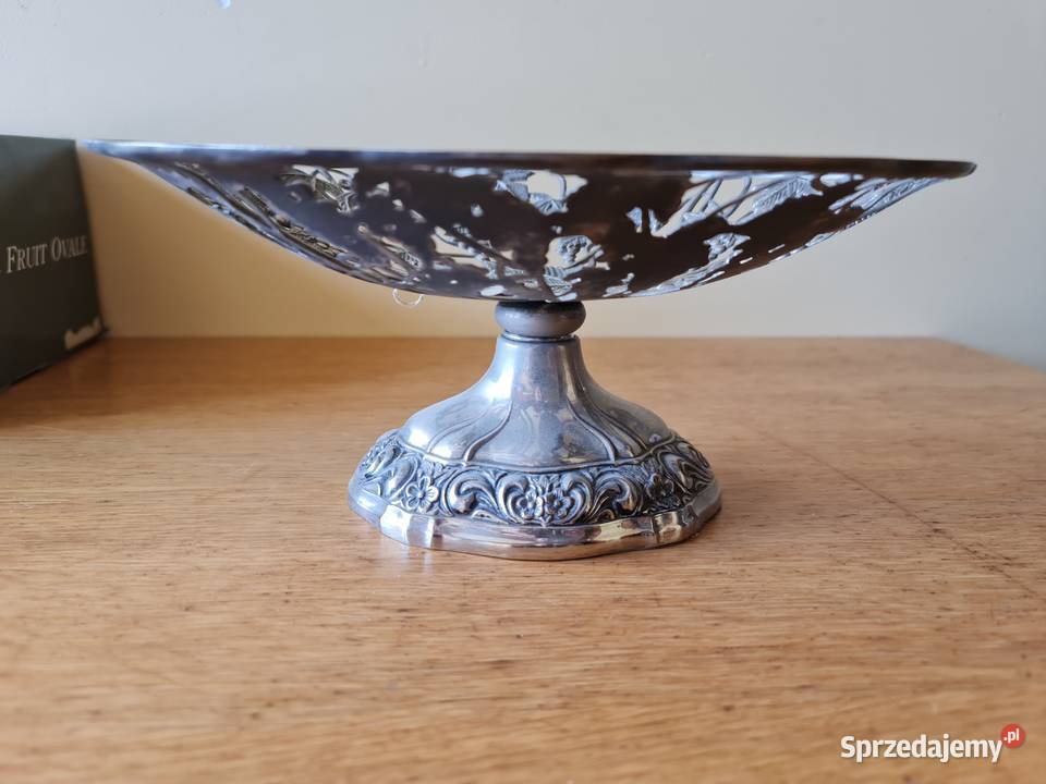 Paterakoszyk na nodze zdobiony kwiatem winogrona Warszawa