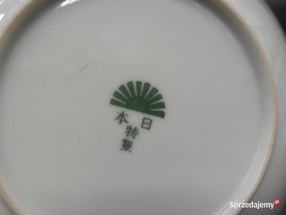 Talerzykipodstawki porcelanowe ozdobione motywem Porcelana i szkło