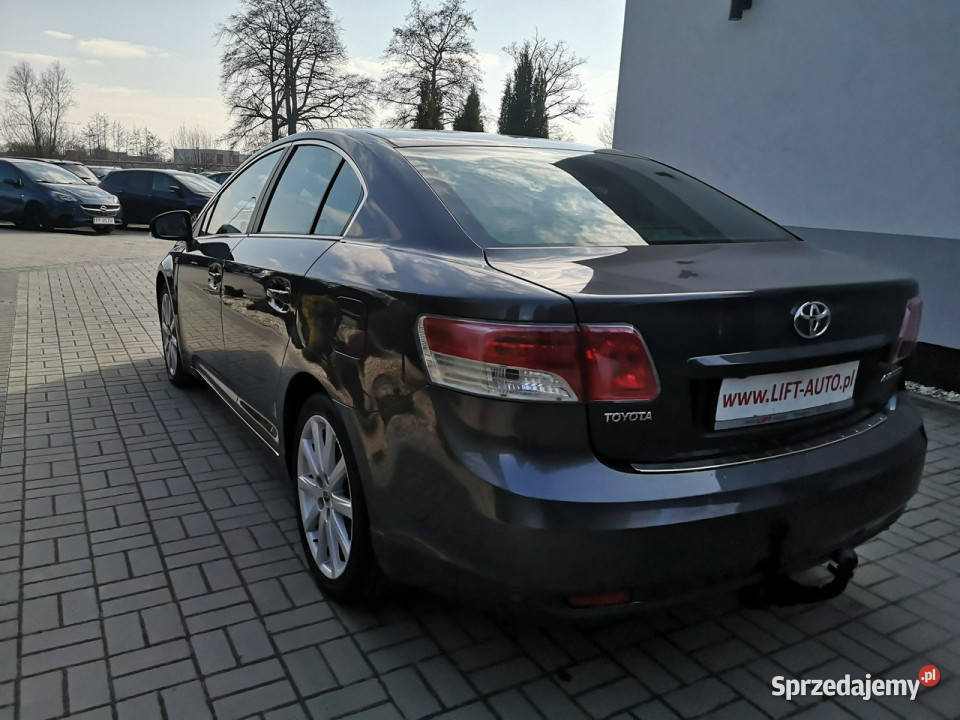 Toyota Avensis 22 DCAT 177 Klima Automat Navi światła do jazdy dziennej