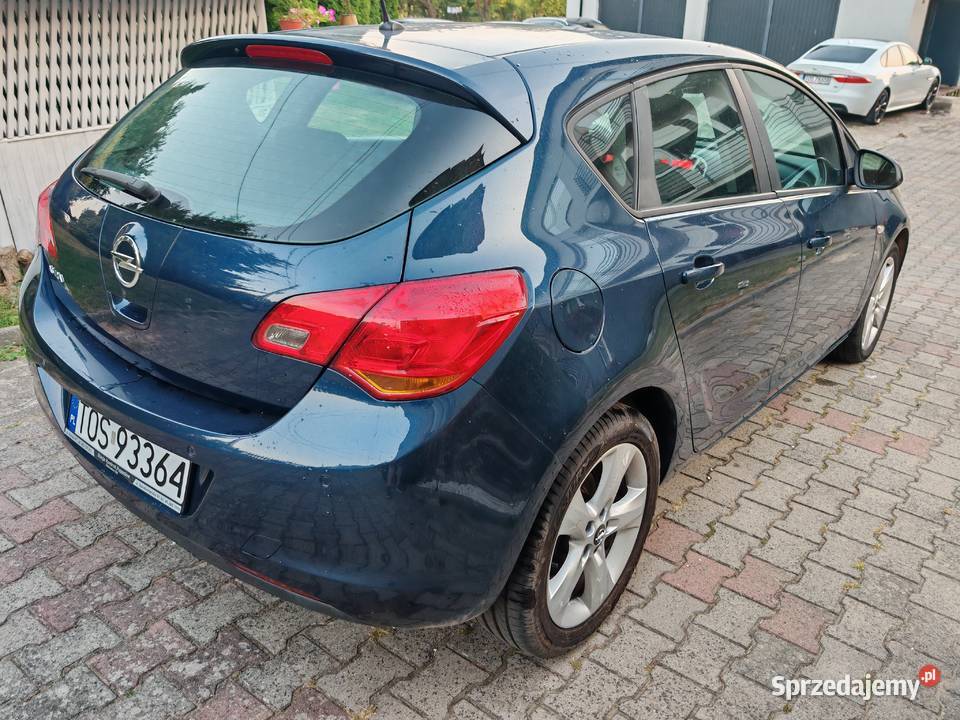 Opel Astra J 16 benzyna Ecotec Rok produkcji 2009 Ostrowiec Świętokrzyski