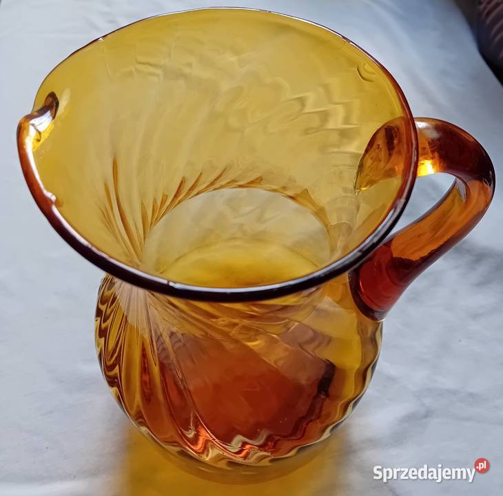 Miodowy dzbanek z wzorem spiralnego kanelowania wielkopolskie Koźminek