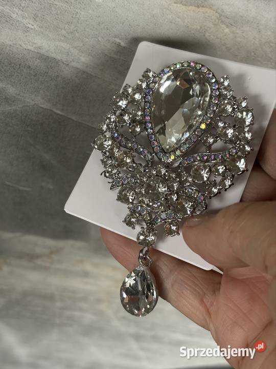 Elegancka biżuteryjna broszka z ruchomą łezką Kraków