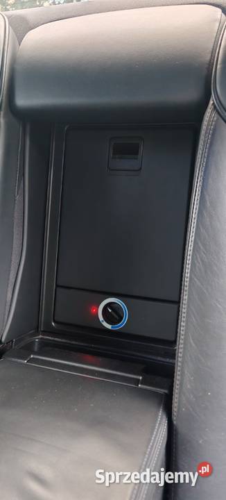 Audi A8 D3 42 350 187000 monitory lodówka stolik A8