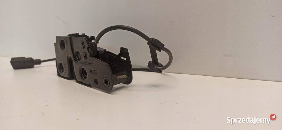 AUDI A4 B8 A5 8T ZAMEK MASKI 8K0823509D