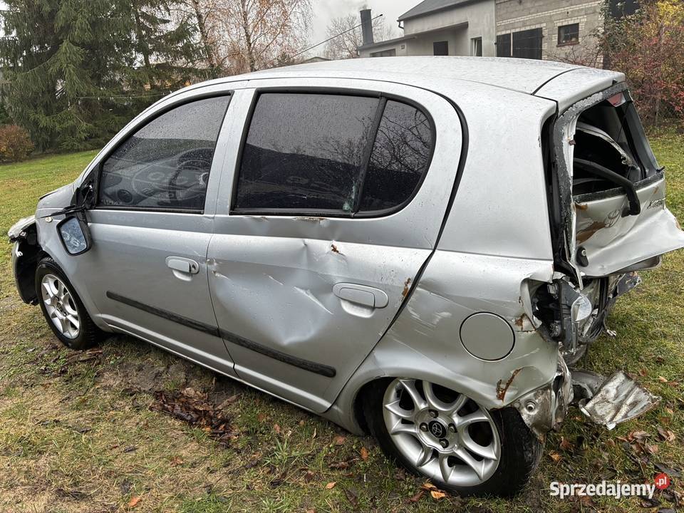 Toyota Yaris 13 VVTi 2001 kolizji w tył Yaris Kłodawa