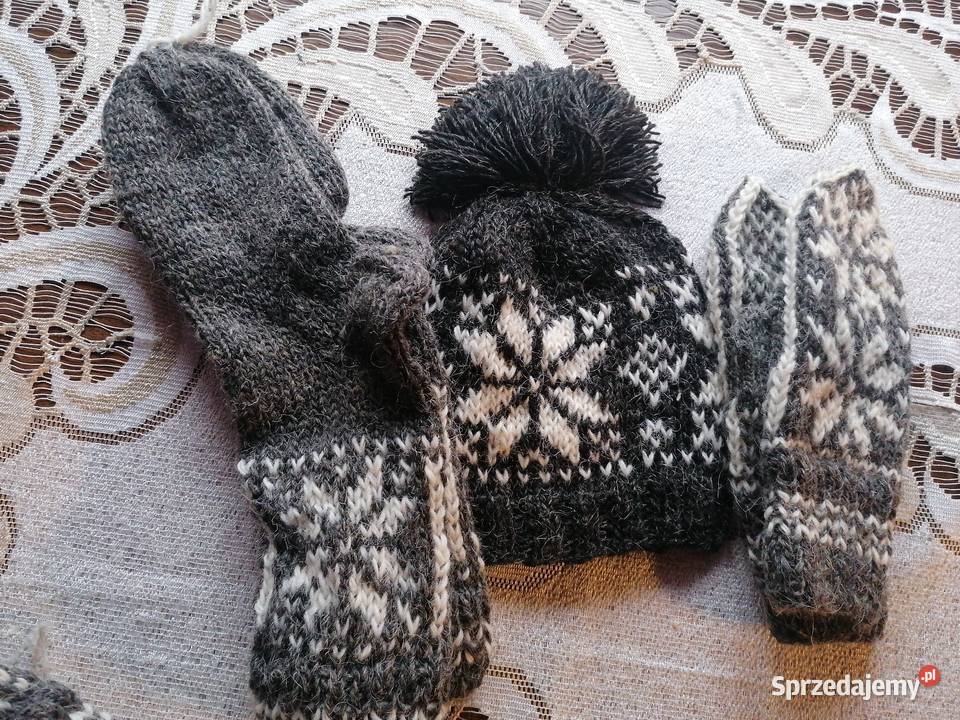 Swetry skarpety czapki rękawiczki wełniane sprzedam