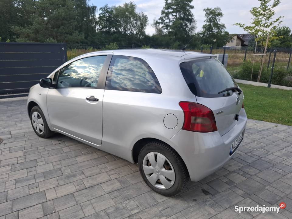 Toyota Yaris 10 benzyna Polski salon srebrny Borowa Góra