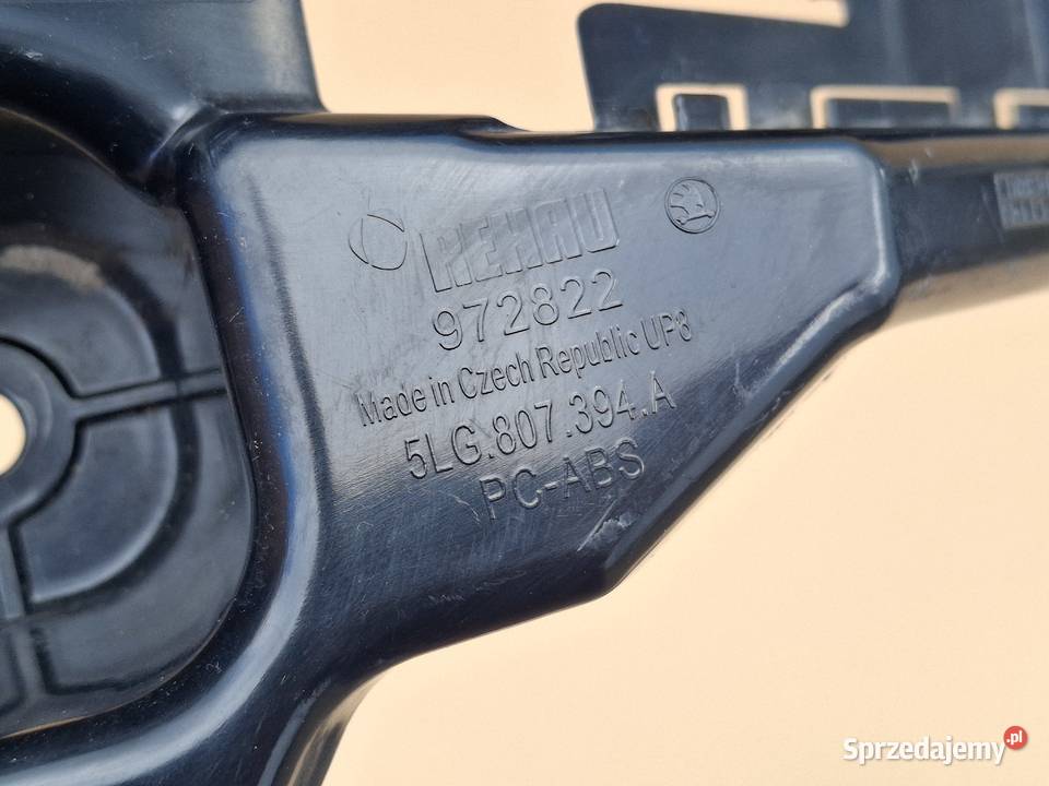 SKODA ENYAQ ŚLIZG ZDERZAKA PRAWY TYŁ MOCOWANIE Karoseria Bieleń