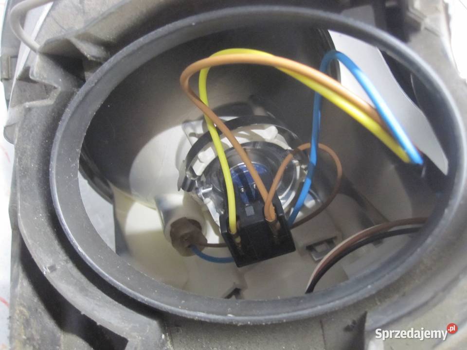 AUDI A4 B7 III 07r lampa lewa przód 8E0941003BL osobowe