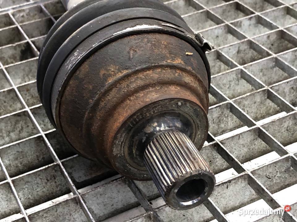 PÓŁOŚ LEWY PRZÓD VW GOLF VIII 15 131 PRZEGUB