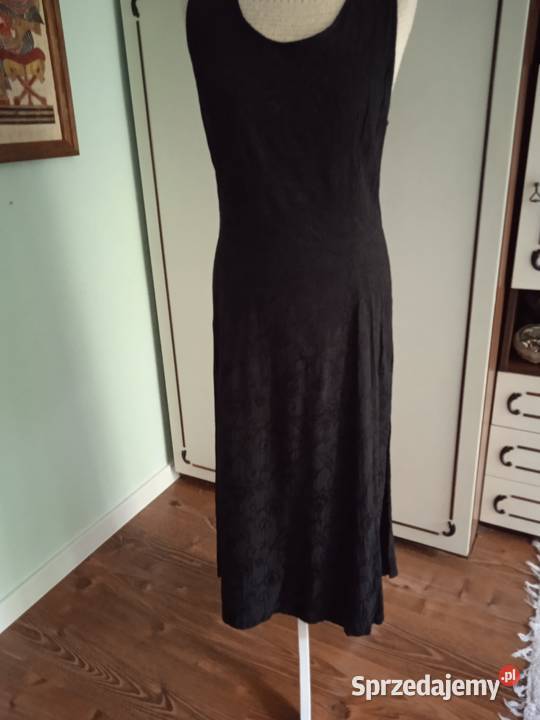 DŁUGA CZARNA HAFTOWANA SUKIENKA r 44 Spódnice i sukienki sprzedam