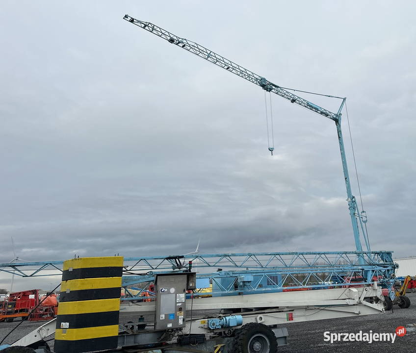 Mobilny samowznoszący żuraw wieżowy Potain IGO32 pełny VAT