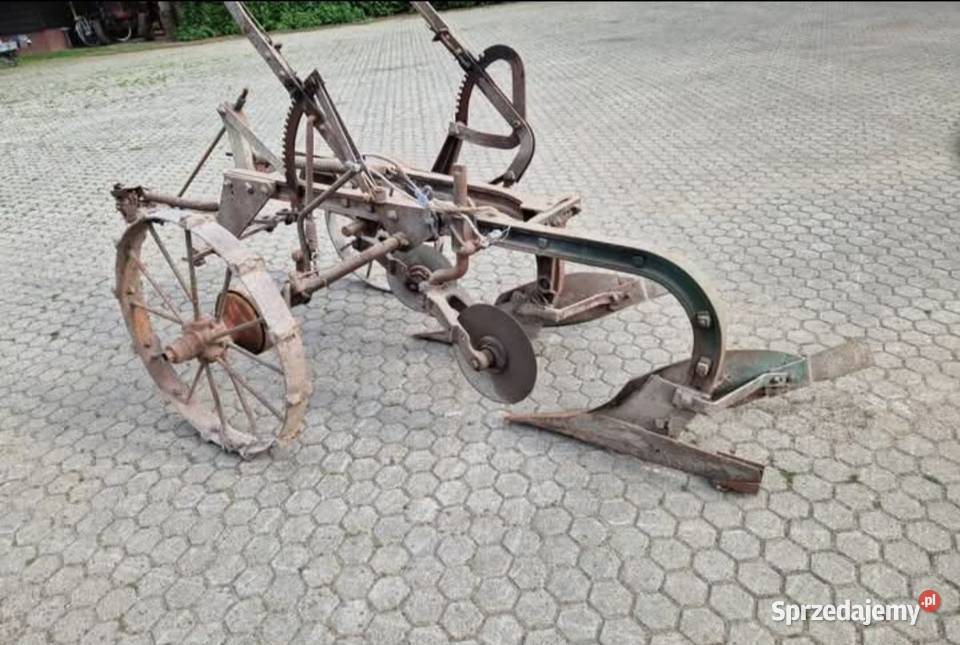 Zabytkowy pług INTERNATIONALL Gniewkowo