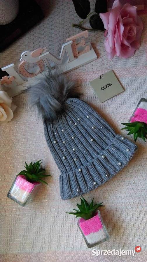 ASOS Szara czapka z perłami dżetami i pomponem Kraków