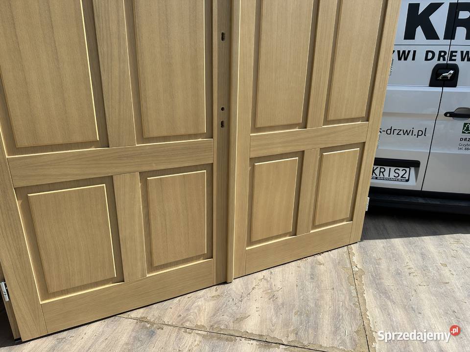 Brama drewniana RĘKI garażowa dębowa kolor Drzwi zewnętrzne Grzybno