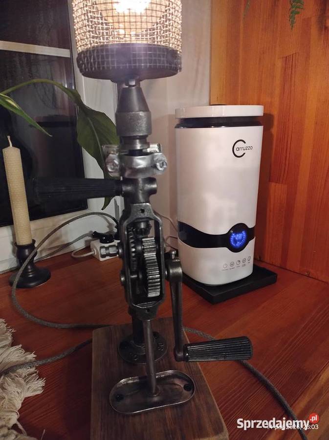 Industrialna lampa stołowa ze starej wiertarki