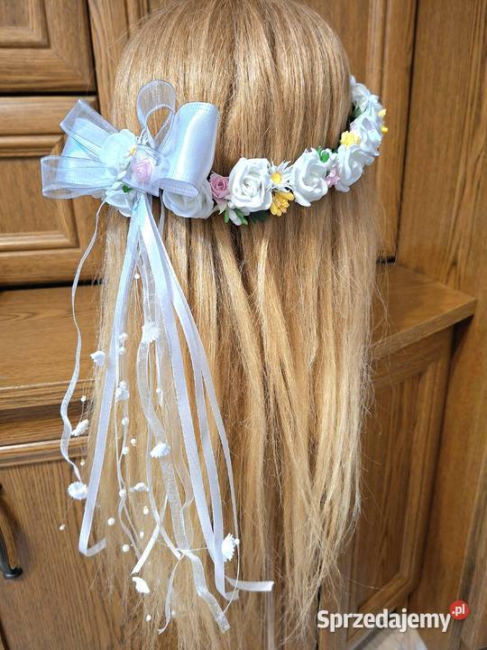 Wianek komunijny ze stokrotkami Borów